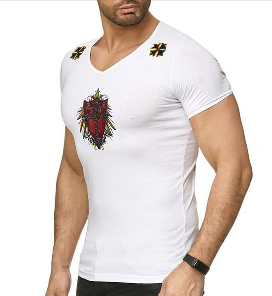 Бяла тениска с принтиран кръст на гърба